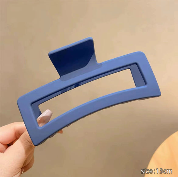 Women's Minimalist Geometric Ps Hair Clip With Paint Treatment And Multiclaw Design