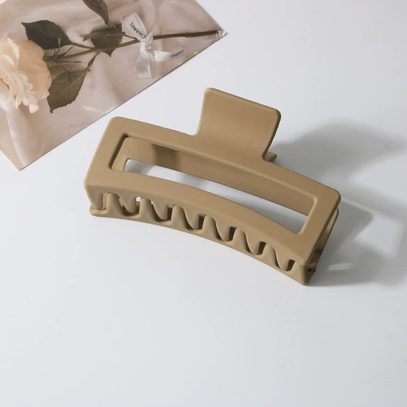 Women's Minimalist Geometric Ps Hair Clip With Paint Treatment And Multiclaw Design
