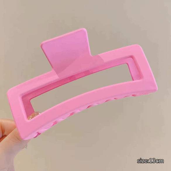Women's Minimalist Geometric Ps Hair Clip With Paint Treatment And Multiclaw Design