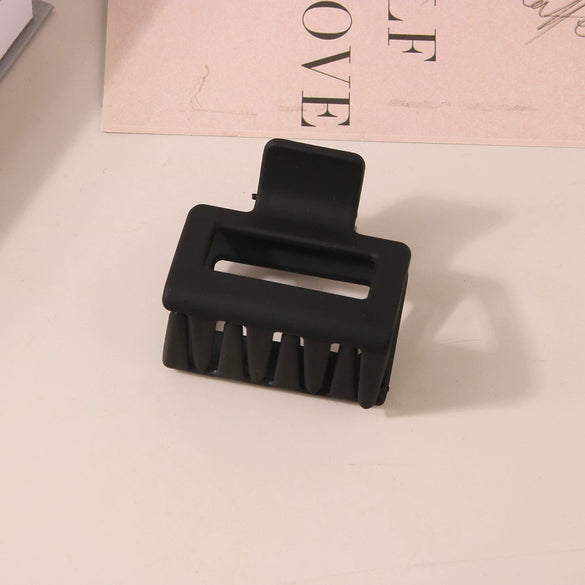 Women's Minimalist Geometric Ps Hair Clip With Paint Treatment And Multiclaw Design