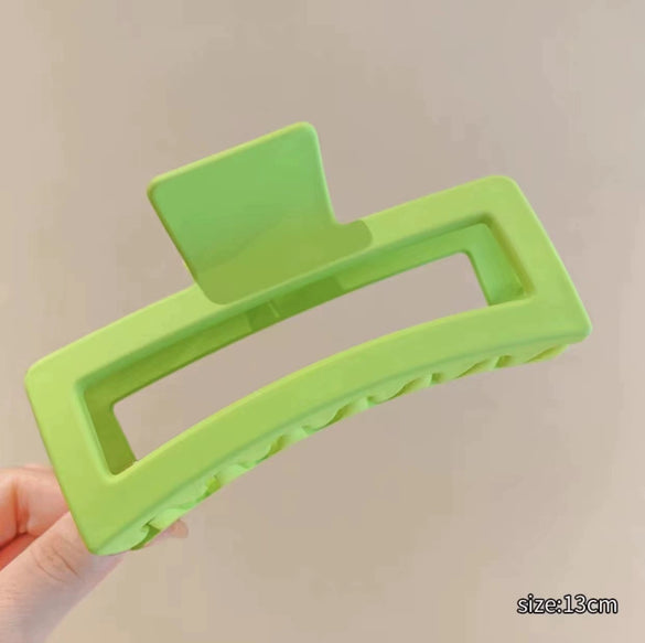 Women's Minimalist Geometric Ps Hair Clip With Paint Treatment And Multiclaw Design