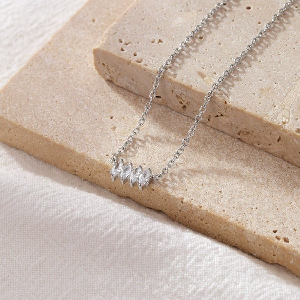 Women's Minimalist Geometric Titanium Steel O Chain Diamond Necklace With Horse Eye Zircon And Electroplating