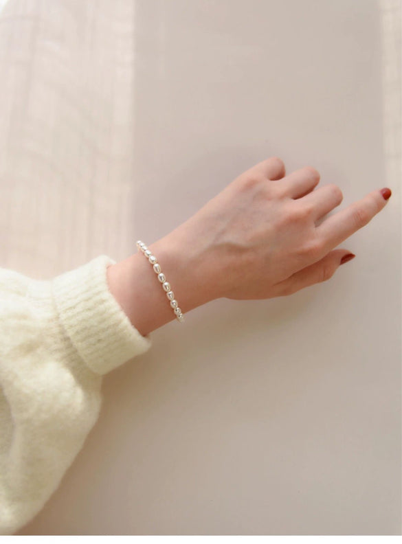 Women's Minimalist Glossy Freshwater Pearl Rice Shape Bracelet With Copper And 14K Gold