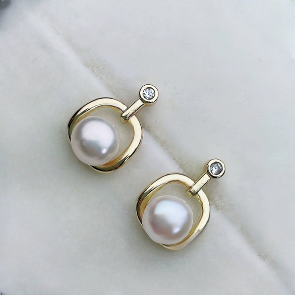 Women's Minimalist 925 Silver Pearl Earrings Inlaid With Freshwater Pearls Oblate Shape
