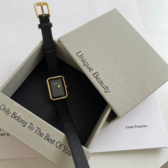 Women's Minimalist Square Alloy Case Quartz Watch With Middle Ages Style