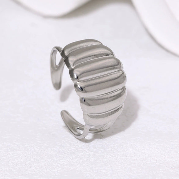 Women's Minimalist Stainless Steel Open Ring With Shell Shape And Electroplated 18K Gold Tone High End Versatile Jewelry