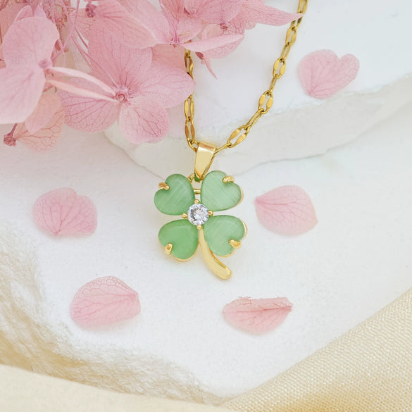 Women's Minimalist Titanium Steel Necklace With Cat's Eye And Fourleaf Clover Real Gold Plated And Enhanced Color Retention