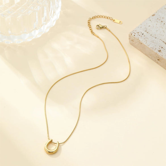 Women's Minimalist U Shaped Copper Pendant Necklace With Electroplated Elegant Fashion Jewelry In Old Money Style