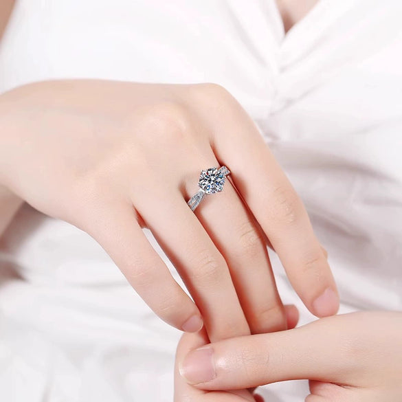 Women's Moissanite Ring 925 Sterling Silver Crownshaped Jewelry With Diamonds