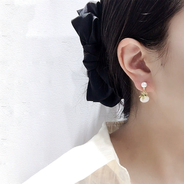 Women's Natural Freshwater Pearl And Chalcedony Earrings In S925 Sterling Silver Flat Round And Bun Round Shape