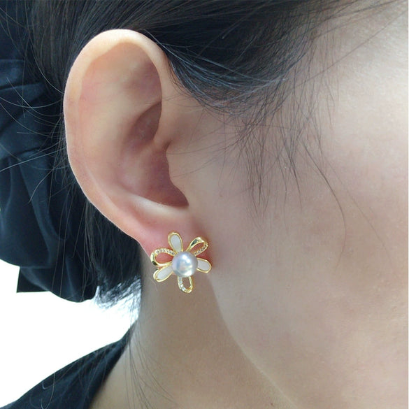 Women's Natural Freshwater Pearl And S925 Sterling Silver Cut Out Resin Daisy Earrings
