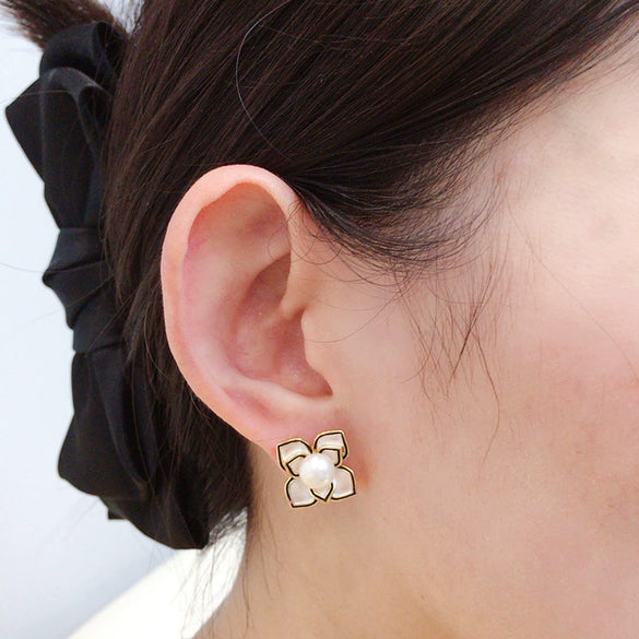 Women's Natural Freshwater Pearl Camellia Baking Paint Earrings