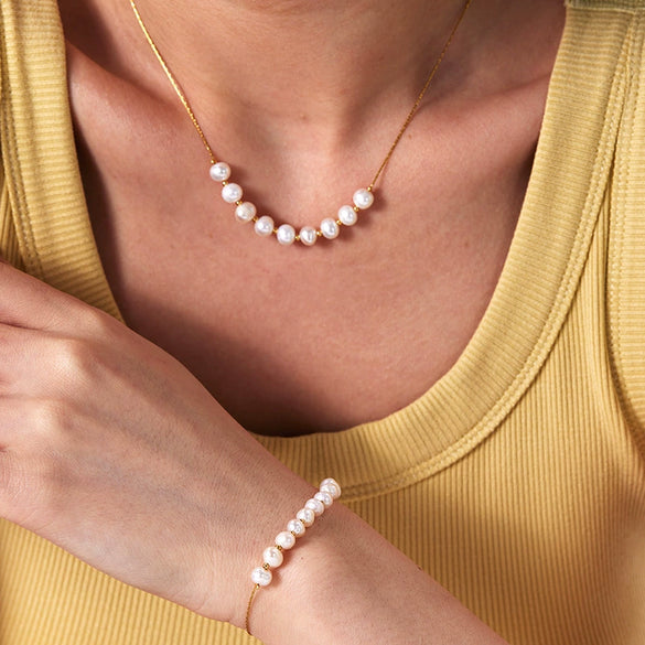 Women's Natural Freshwater Pearl Clavicle Chain Necklace And Fadefree Bracelet In Mixed Material With Vacuum Real Gold Electroplating In Pvd Furnace