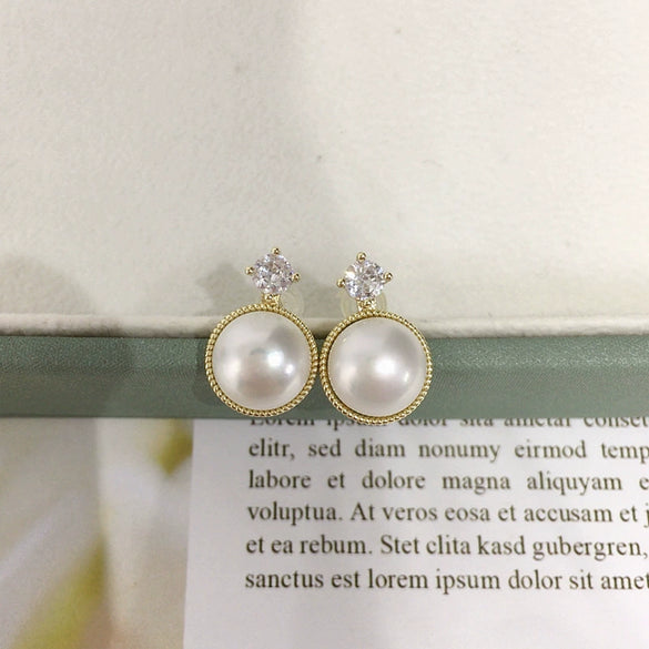 Women's Natural Freshwater Pearl Earrings Fashion Flat Round And Bun Round Shape
