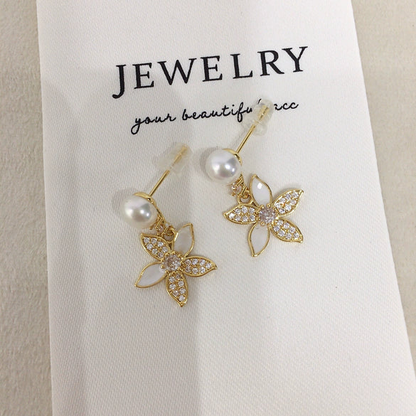 Women's Natural Freshwater Pearl Earrings In S925 Sterling Silver With Broken Shells And 5 Petals Flower Design