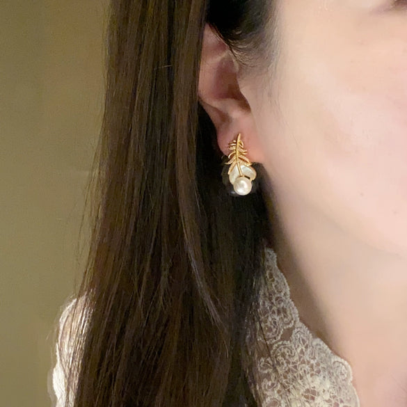 Women's Natural Freshwater Pearl Earrings S925 Sterling Silver Microinlaid Zircon Seashells Feather Oblate Style