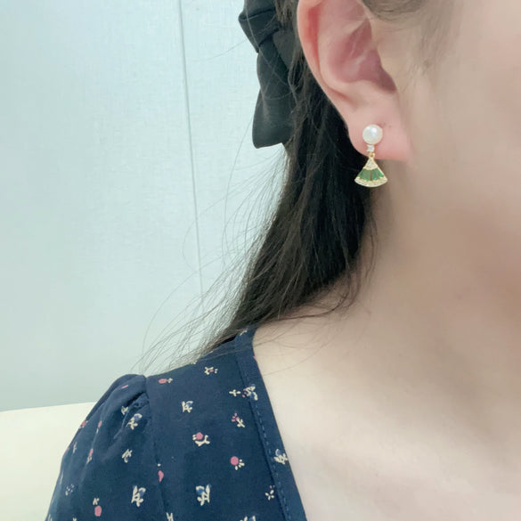 Women's Natural Freshwater Pearl Earrings With Fanshaped Green Zircon And Alloy Inlaid With Artificial And Semiprecious Gemstones Exquisite Retro Style