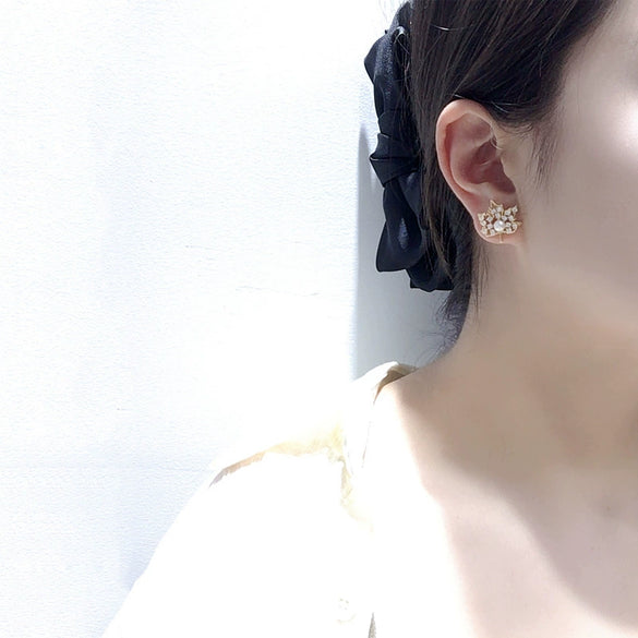Women's Natural Freshwater Pearl Earrings With French Highgrade Zircon And Maple Leaf Design 18K Gold Colorpreserving