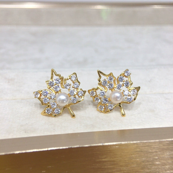 Women's Natural Freshwater Pearl Earrings With French Highgrade Zircon And Maple Leaf Design 18K Gold Colorpreserving