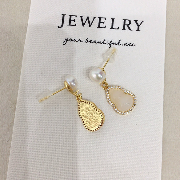 Women's Natural Freshwater Pearl Earrings With Micropaved Zircon And Chalcedony Gourd Design