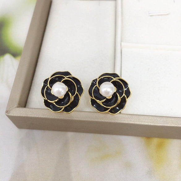 Women's Natural Freshwater Pearl Earrings With S925 Sterling Silver And 18K Gold Flat Round And Bun Round Shapes