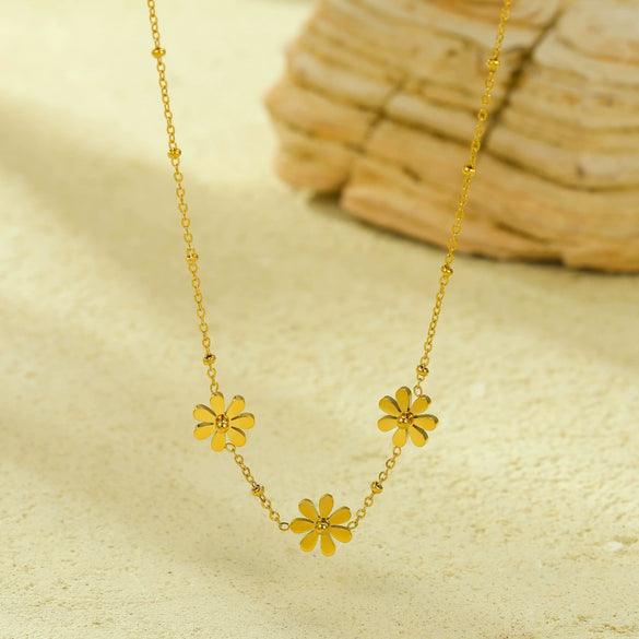 Women's Natural Style Stainless Steel And 18K Gold Electroplated Sunflower Daisy Clavicle Necklace