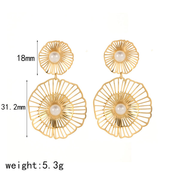 Women's Niche Geometric And Flower Hollow Titanium Steel Ring With Electroplating And Pearls