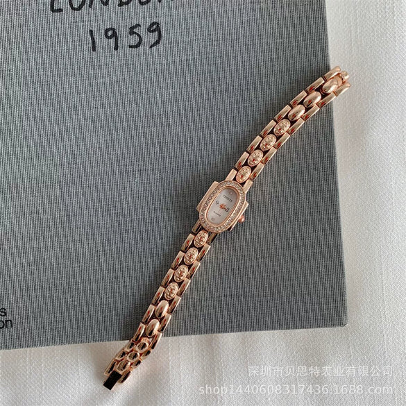 Women's Oval Alloy Bracelet Watch With Diamondencrusted Antique And Fashion Style