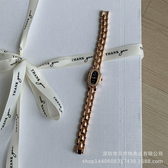 Women's Oval Alloy Bracelet Watch With Diamondencrusted Antique And Fashion Style