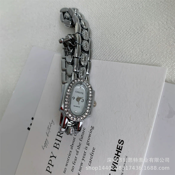 Women's Oval Alloy Bracelet Watch With Diamondencrusted Antique And Fashion Style