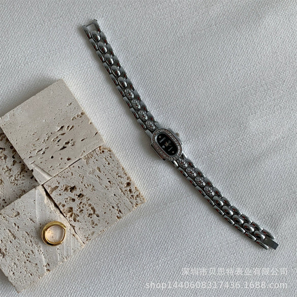 Women's Oval Alloy Bracelet Watch With Diamondencrusted Antique And Fashion Style