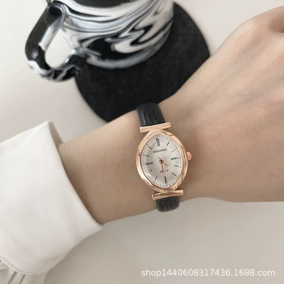 Women's Oval Dial Alloy Case Quartz Watch Simple Elegant Retro Style