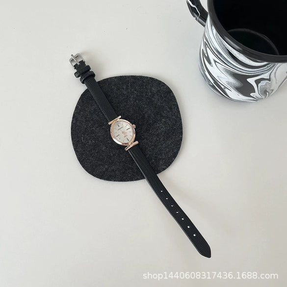 Women's Oval Dial Alloy Case Quartz Watch Simple Elegant Retro Style