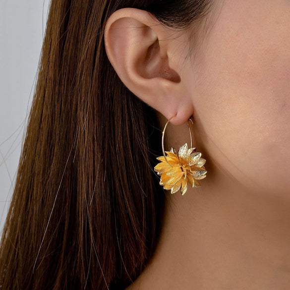 Women's Oversized Floral Metal Statement Earrings With Gold Tone Finish Fashionable Simple And Versatile Flower Design