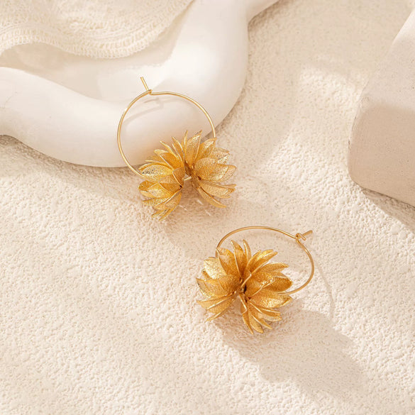 Women's Oversized Floral Metal Statement Earrings With Gold Tone Finish Fashionable Simple And Versatile Flower Design