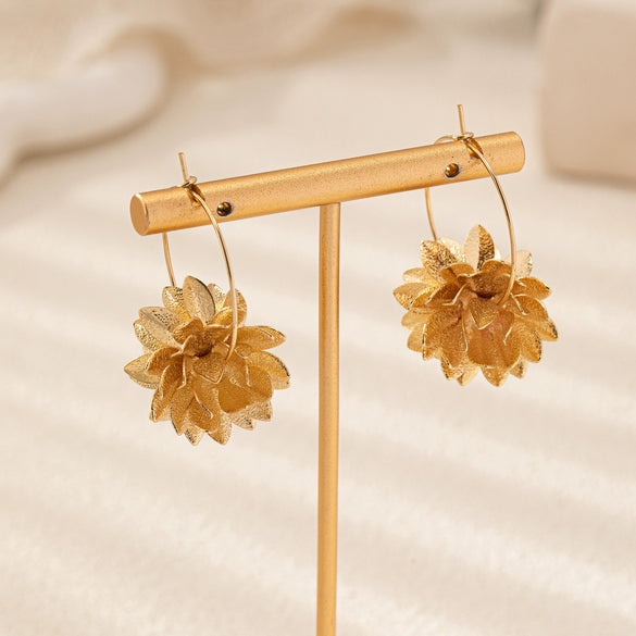 Women's Oversized Floral Metal Statement Earrings With Gold Tone Finish Fashionable Simple And Versatile Flower Design