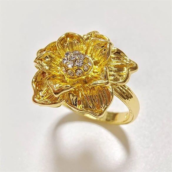 Women's Palace Style Alloy Flower Ring With Layered Floral Design And Electroplated Diamond Look Simple Luxury Statement Ring