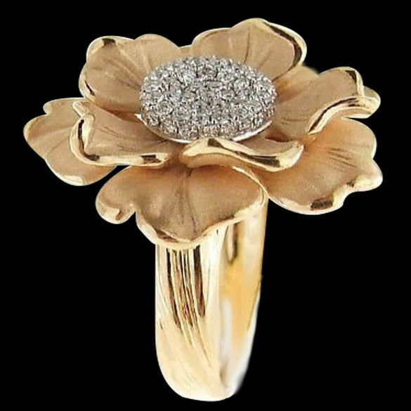 Women's Palace Style Alloy Flower Ring With Layered Floral Design And Electroplated Diamond Look Simple Luxury Statement Ring