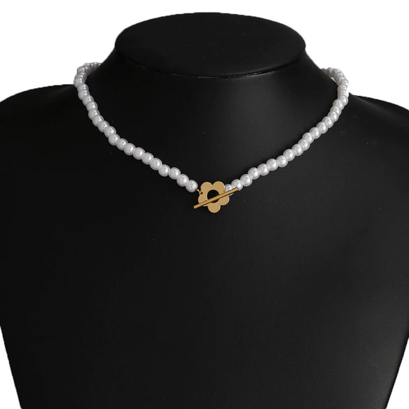 Women's Pearl Necklace With Alloy Love Pendant Geometric Pattern Highend Style