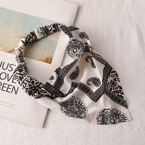 Women's Plaid Geometric Triangular Chiffon Headscarf Versatile Cloth Hair Accessory With Fashionable Tiedyed Design