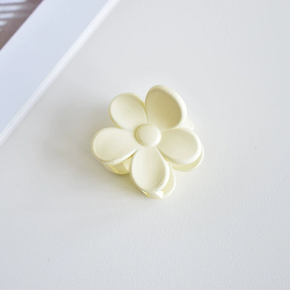Women's Plastic And Resin Handmade Floral Hair Accessories Flower Grab Clip