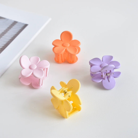Women's Plastic And Resin Handmade Floral Hair Accessories Flower Grab Clip
