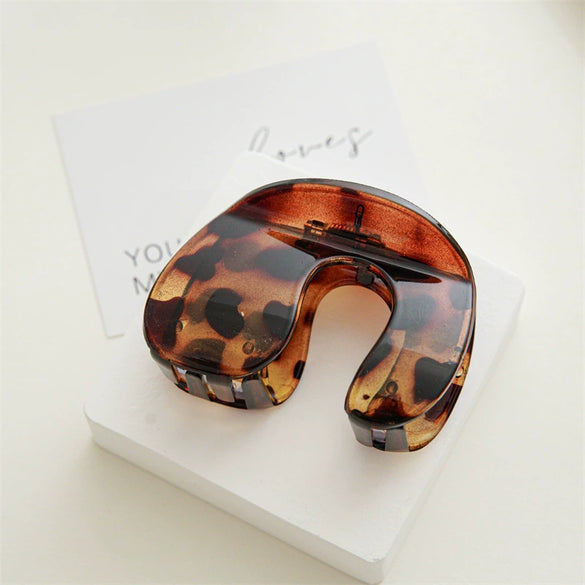 Women's Plastic And Resin Handmade Retro Ins Style Shark Hair Clip
