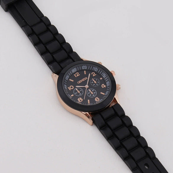 Women's Plastic Case Silicone Strap Round Dial Quartz Watch