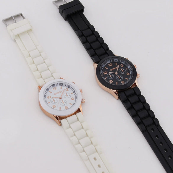 Women's Plastic Case Silicone Strap Round Dial Quartz Watch