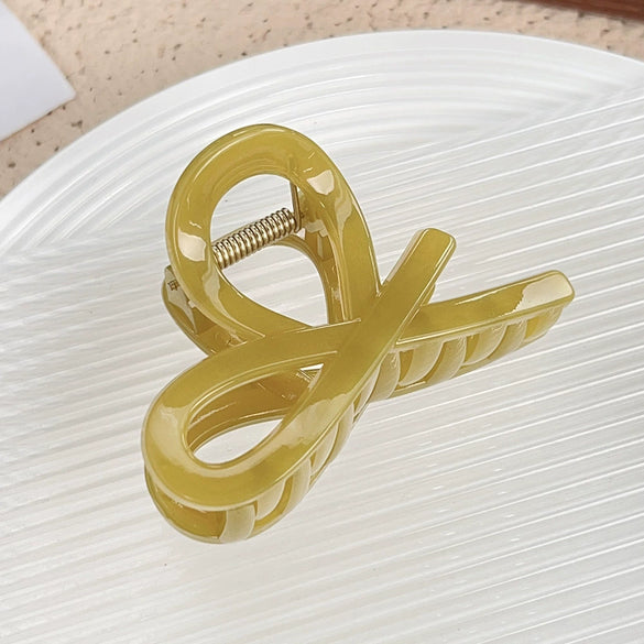 Women's Plastic Resin Geometric Mshaped Grab Clip Hair Accessories With Baking Paint