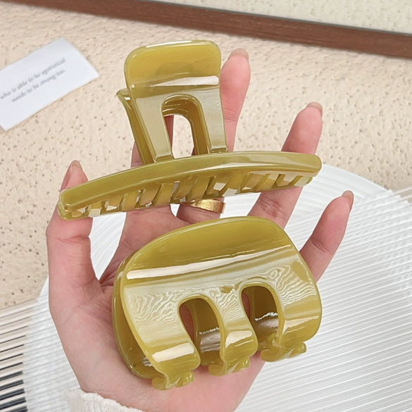 Women's Plastic Resin Geometric Mshaped Grab Clip Hair Accessories With Baking Paint