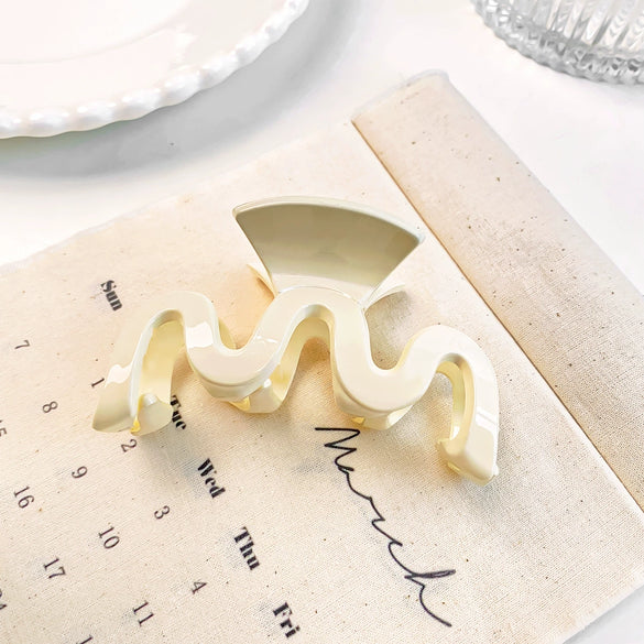Women's Plastic Resin Handmade Geometric Mshaped Wave Hair Grab Clip Hair Accessories