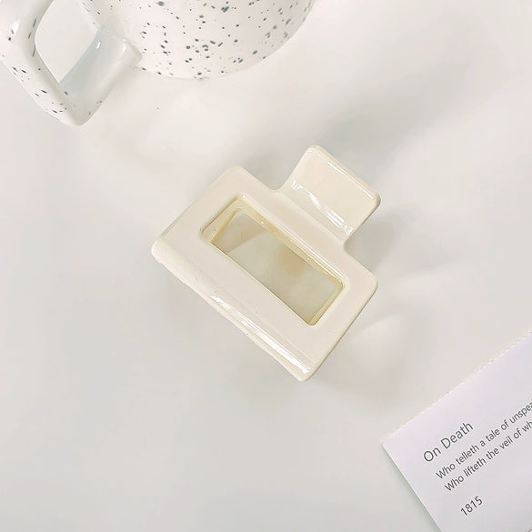 Women's Plastic Resin Handmade Geometric Semicircular Hollow Grab Hair Clip