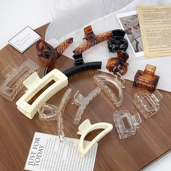 Women's Plastic Resin Handmade Geometric Semicircular Hollow Grab Hair Clip